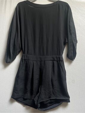 Diane Von Furstenberg 100% Silk Short Sleeve Romper Sz 0